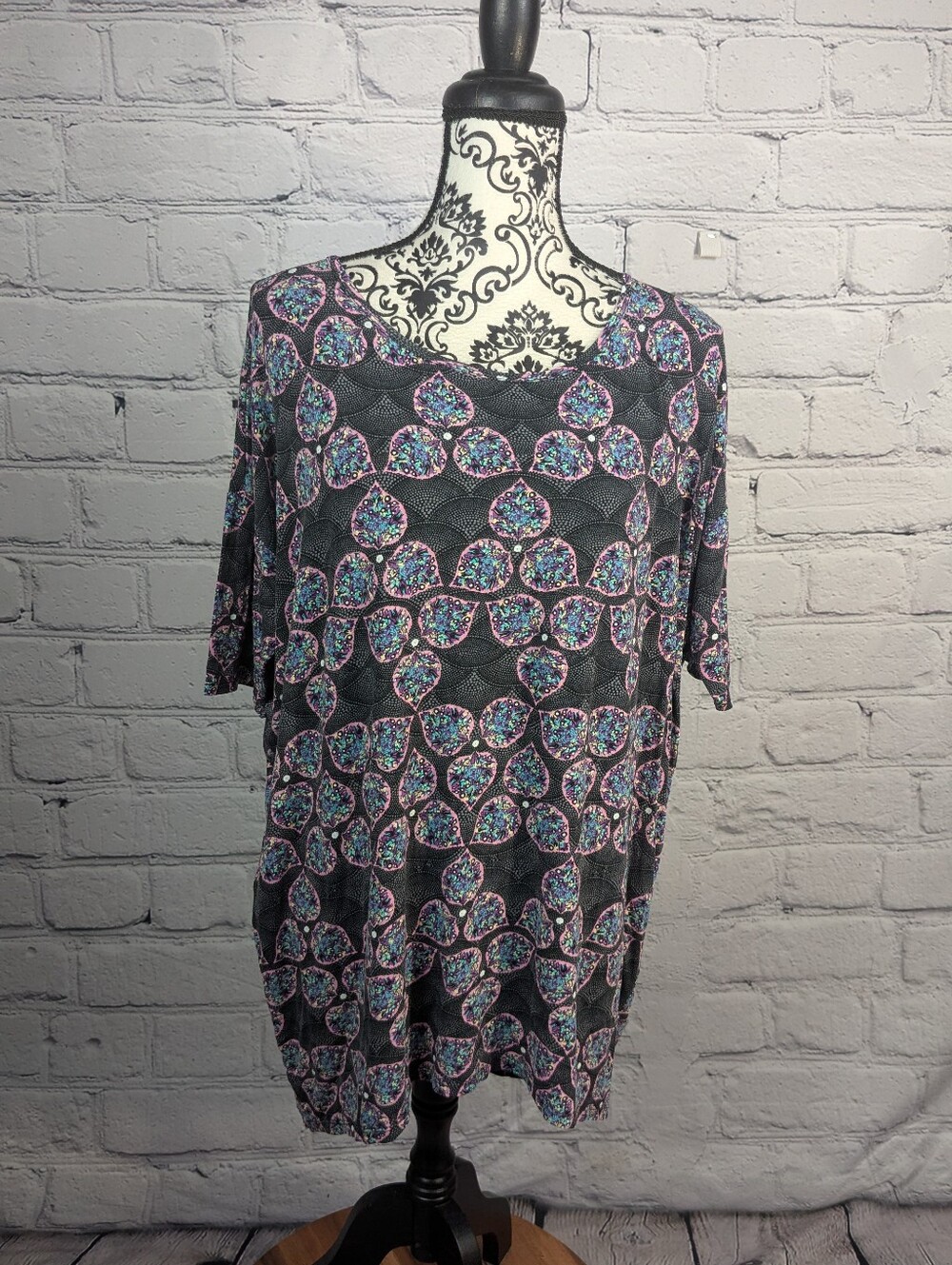 LuLaRoe Women's Black Floral Geometric Short-Sleeve Top RR03